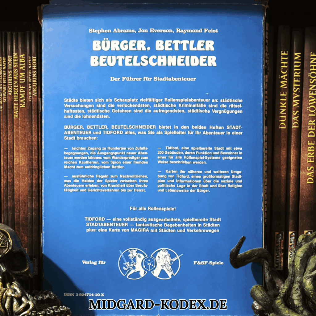 Die Box "Bürger, Bettler, Beutelschneider" steht vor einigen anderen Büchern im Regal, sodass das Rückseite samt Klappentext zu sehen ist.