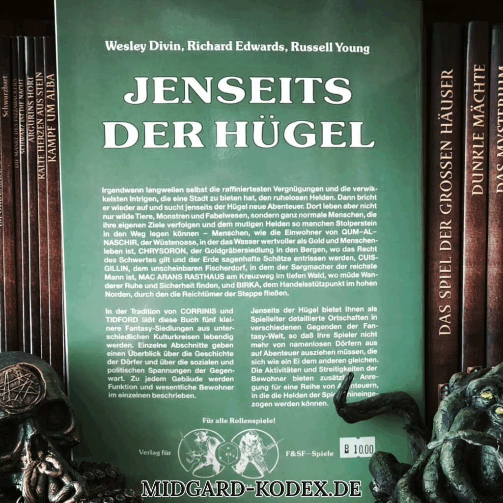 Das Buch "Jenseits der Hügel" steht mit der Rückeite in einem Regal vor anderen Büchern.