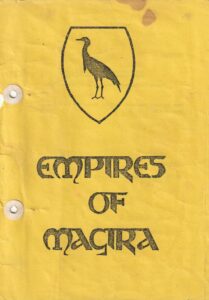 Cover von "Empires of Magira". Komplett in Gelb gehalten. Im unteren Bereich ist der Titel in großen Buchstaben zu lesen. Direkt darüber befindet sich ein Schild mit einem Vogel drauf.